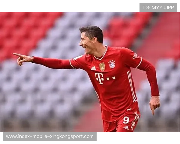 拜仁莱万门前抢点补射完成绝杀时刻